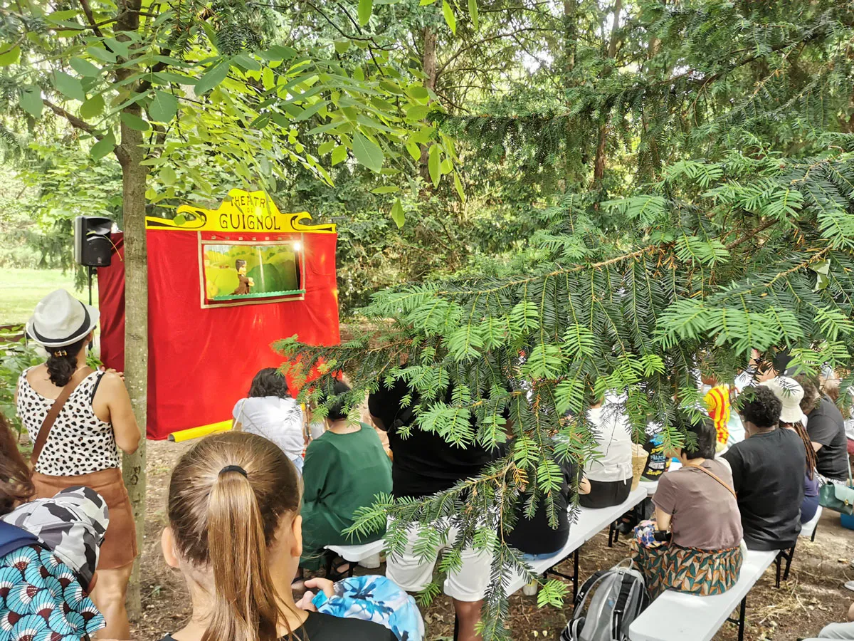 spectacle de Guignol en forêt